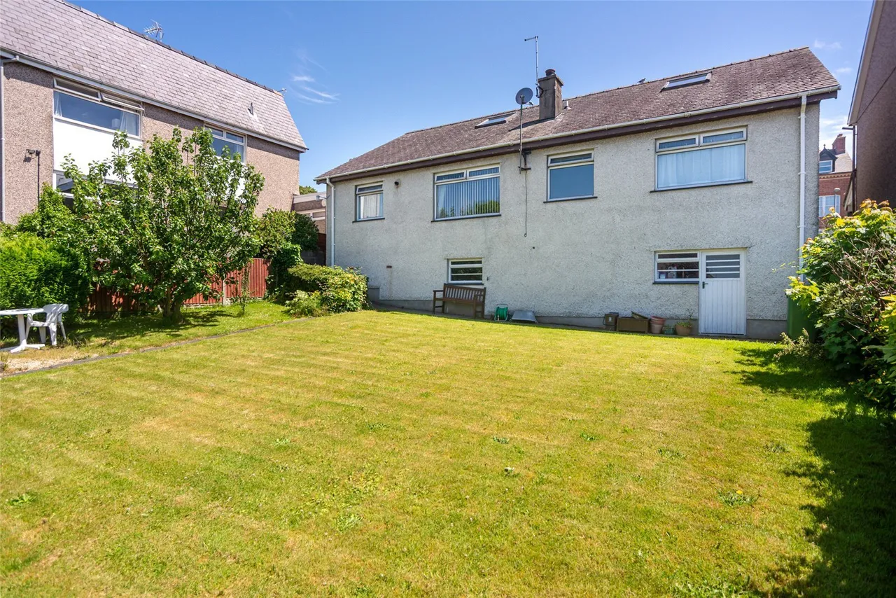 St. Davids Road, Caernarfon, photo 8