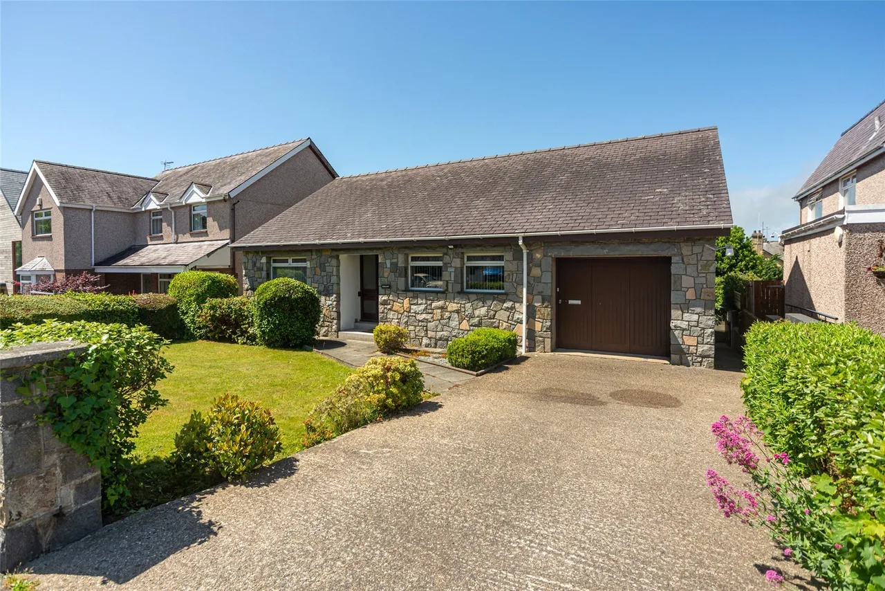 2 bed house for sale, St. Davids Road, Caernarfon