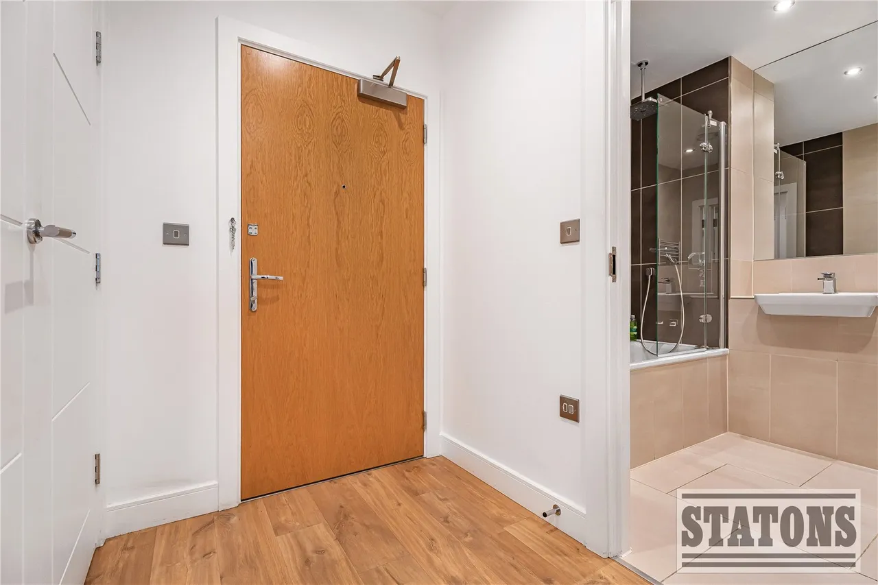 Ebony Crescent, Barnet, EN4 8FN, photo 2