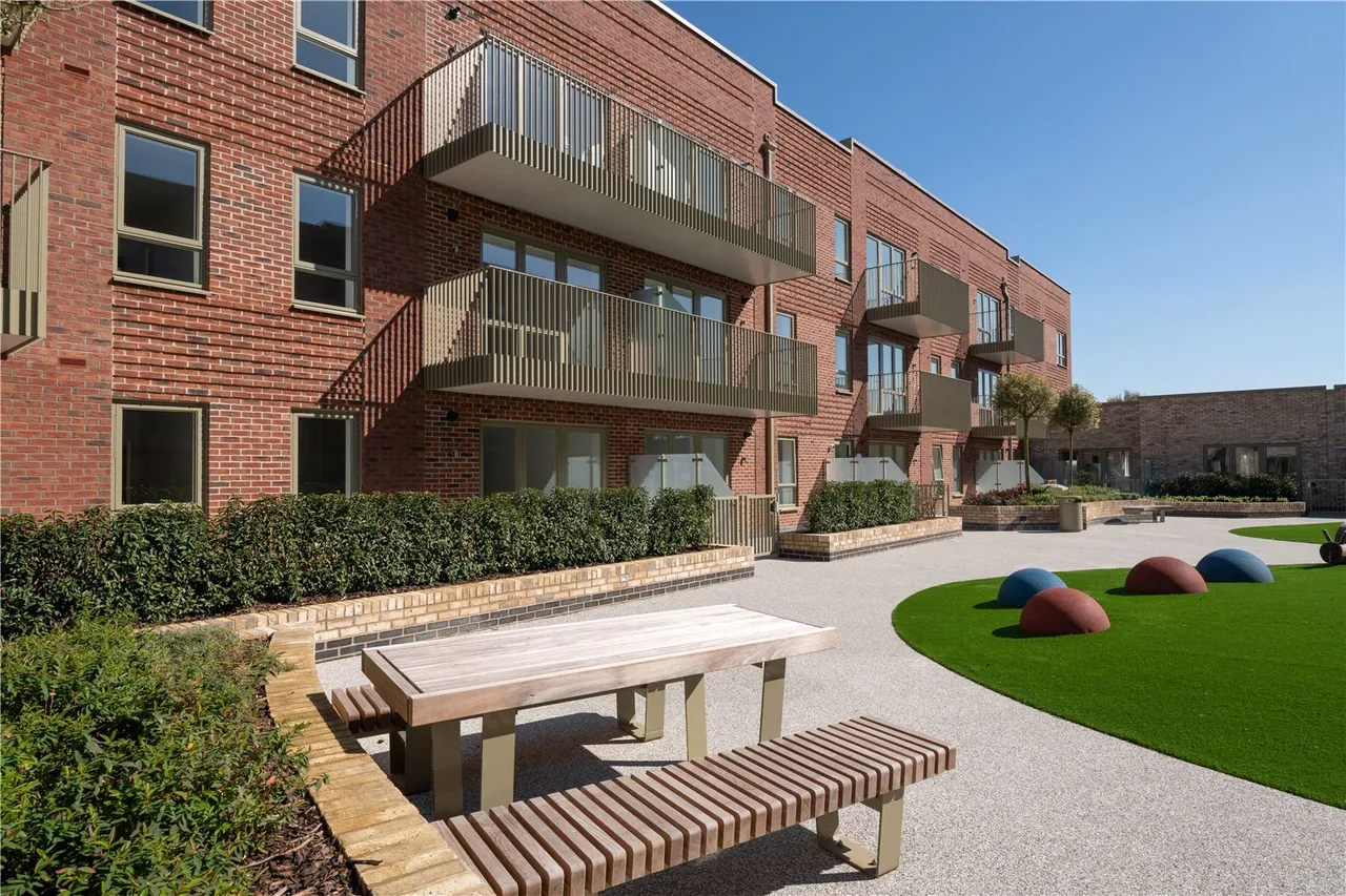 St. Andrews Way, Watford, WD19, photo 8