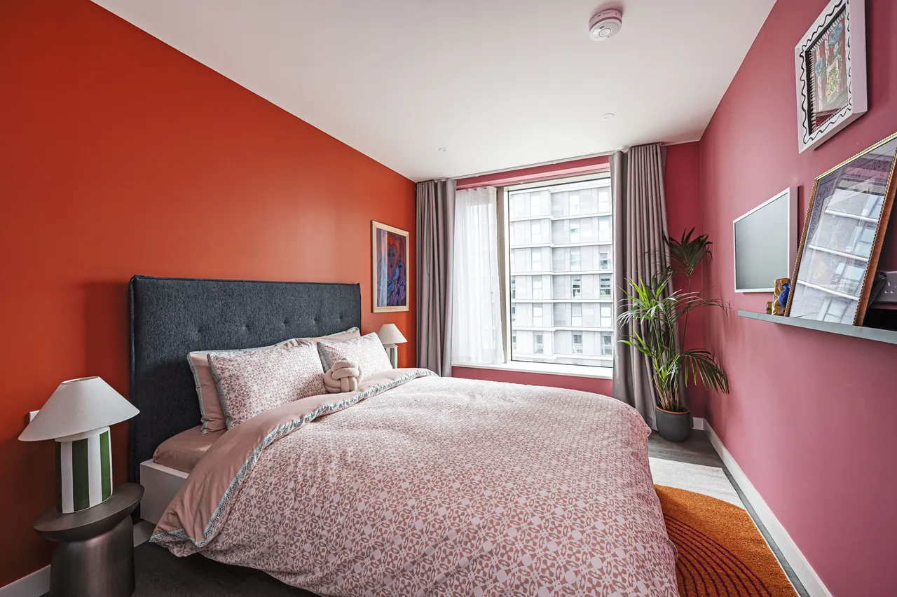 London, E20, photo 3