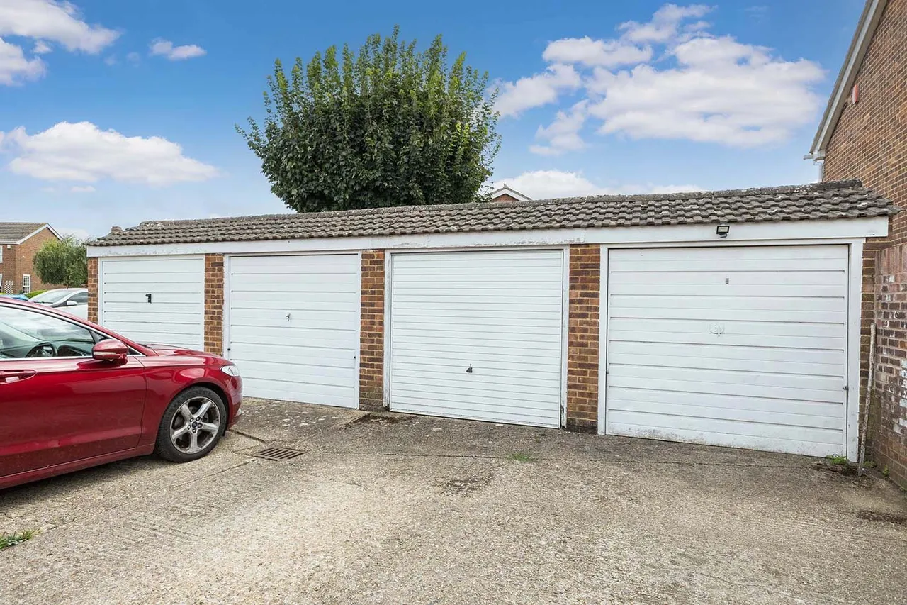 Brompton Drive, Cranbrook Drive, Maidenhead, Berkshire, photo 15