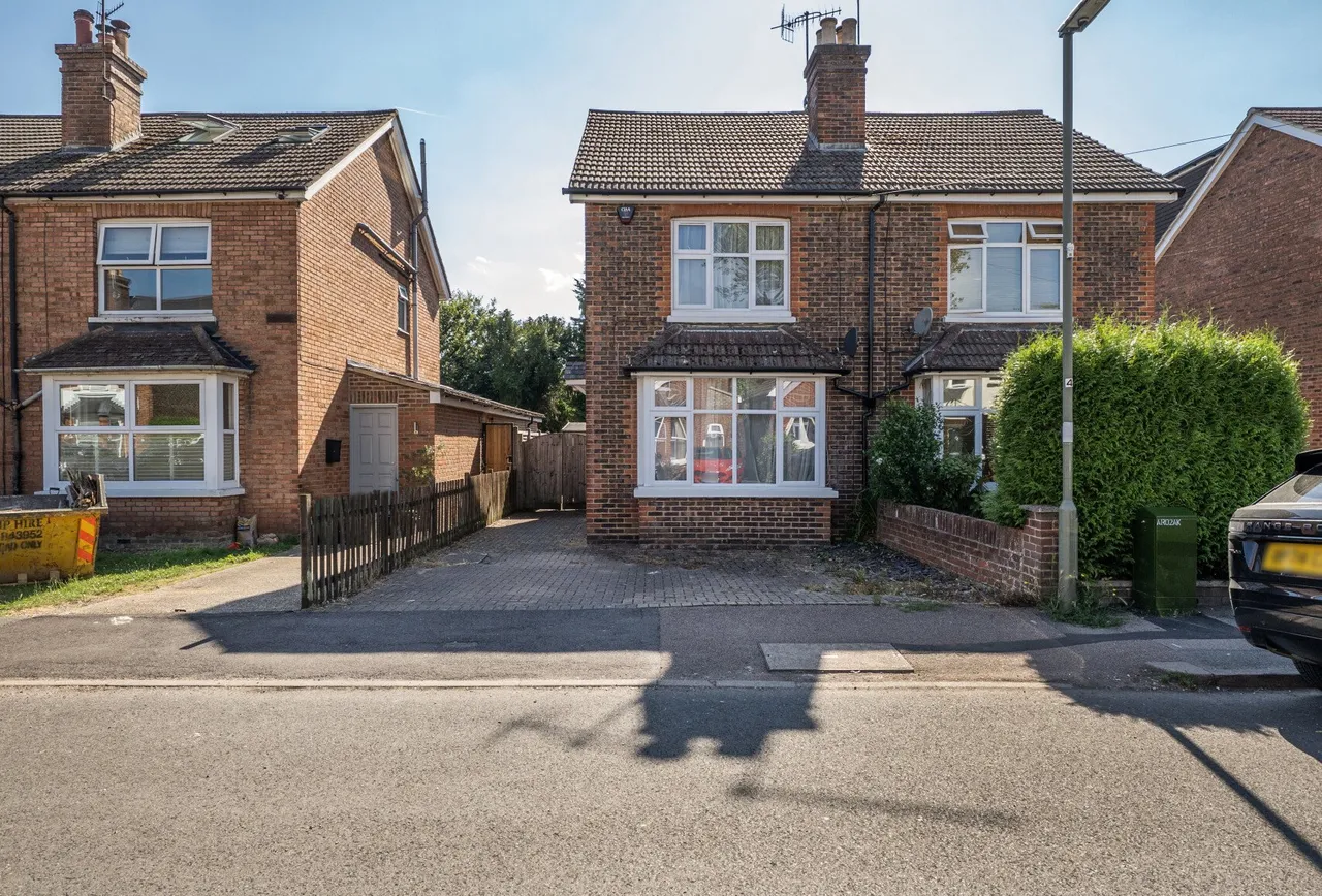 3 bed house for sale — Lumley Road, Horley, RH6 7JF