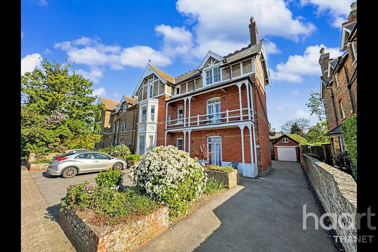 1 bed flat for sale, Westgate Bay Avenue, Westgate-On-Sea, CT8
