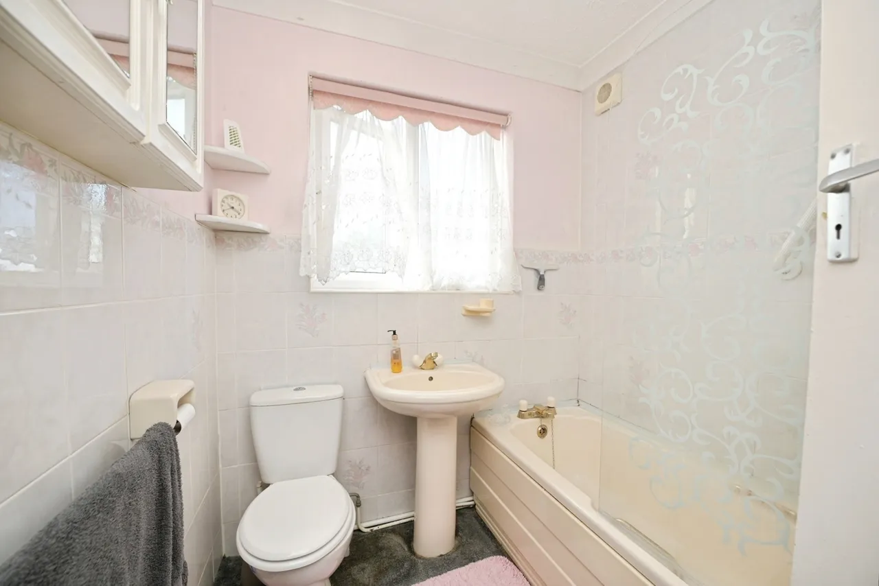 Dominion Drive, Romford, RM5, photo 14