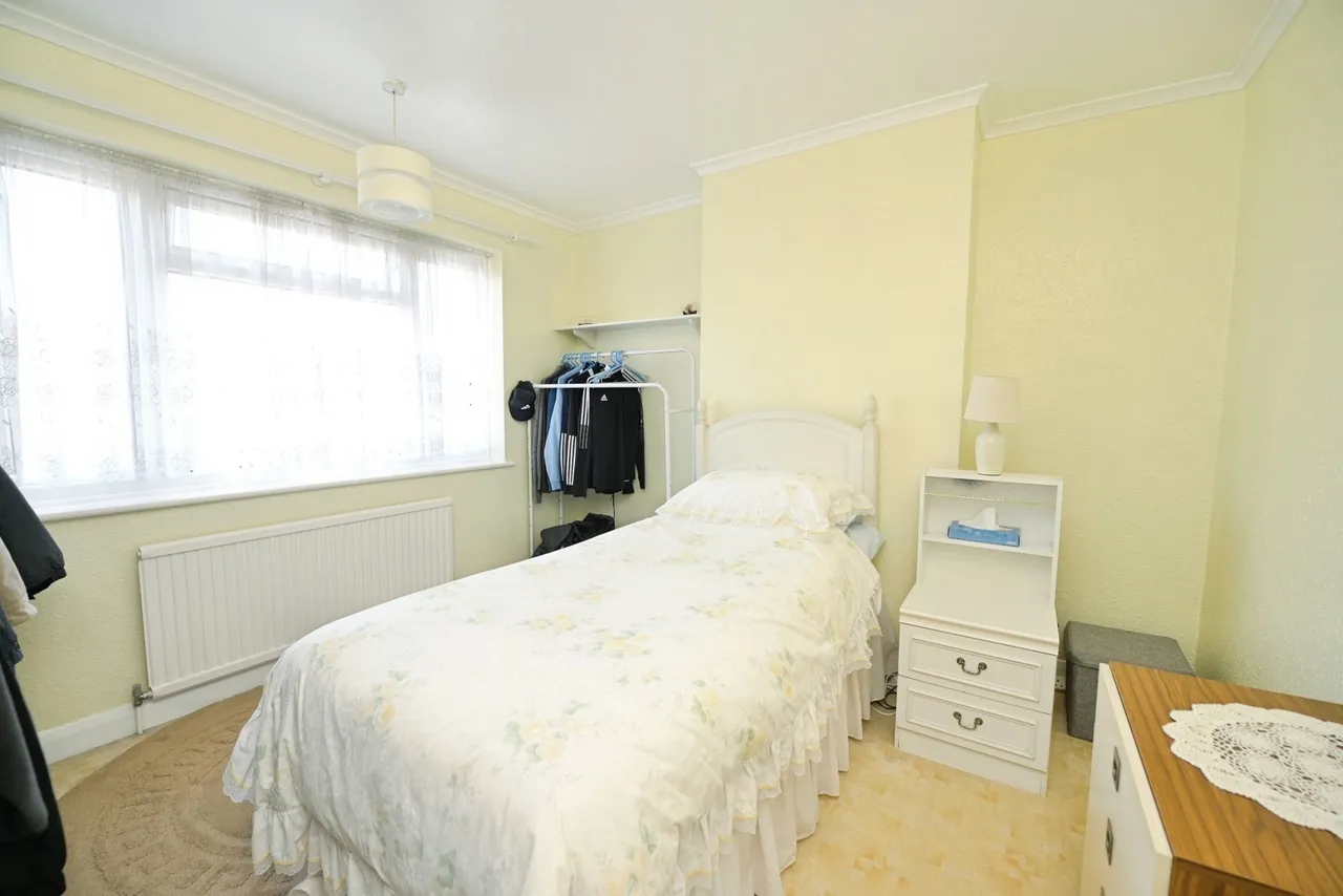 Dominion Drive, Romford, RM5, photo 11