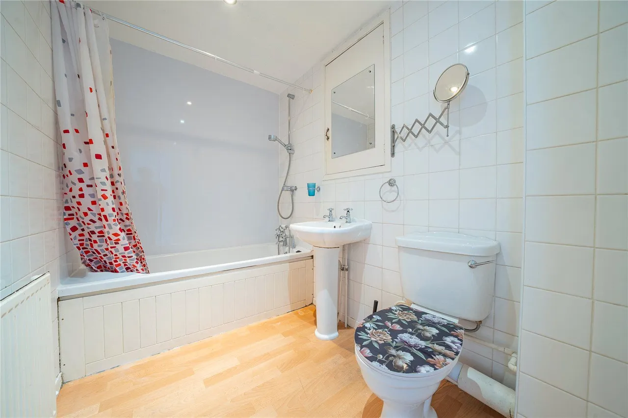 Allerton Grange Croft, Leeds, LS8, photo 9