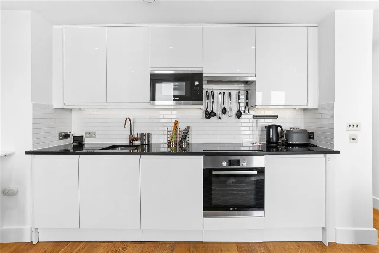 Sutton Court Road, Sutton, SM1, photo 16