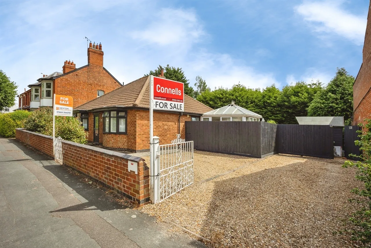 2 bed house for sale — Kings Road, Melton Mowbray