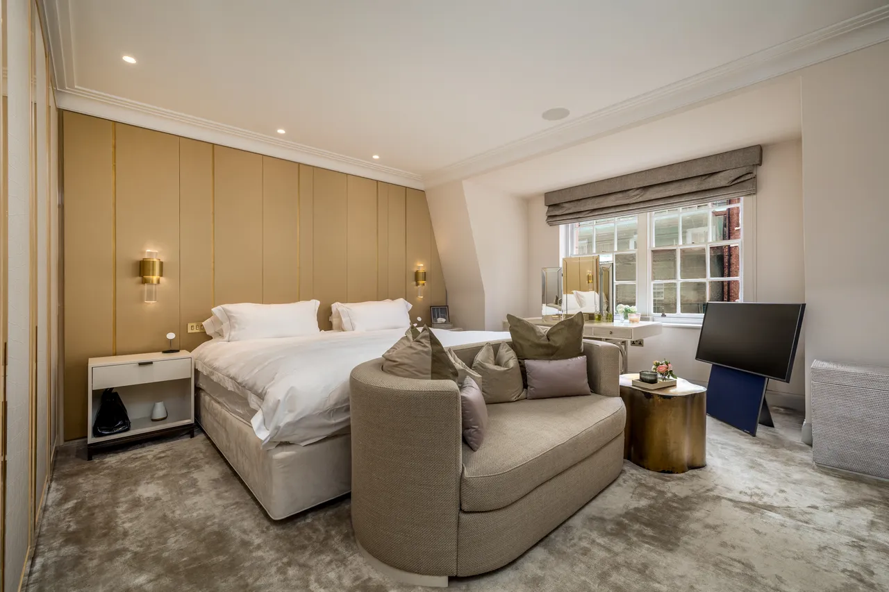 Charles Street, Mayfair, London, photo 11