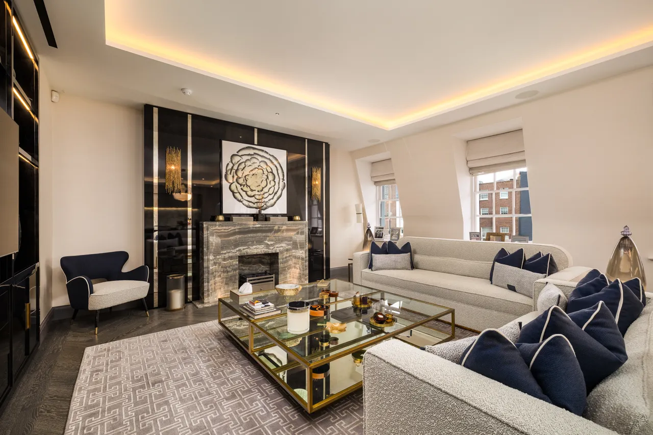 3 bed flat for sale — Charles Street, Mayfair, London