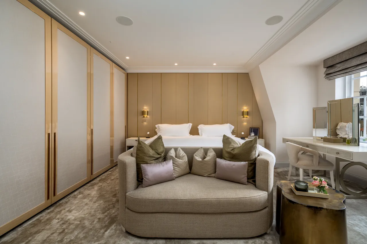 Charles Street, Mayfair, London, photo 10