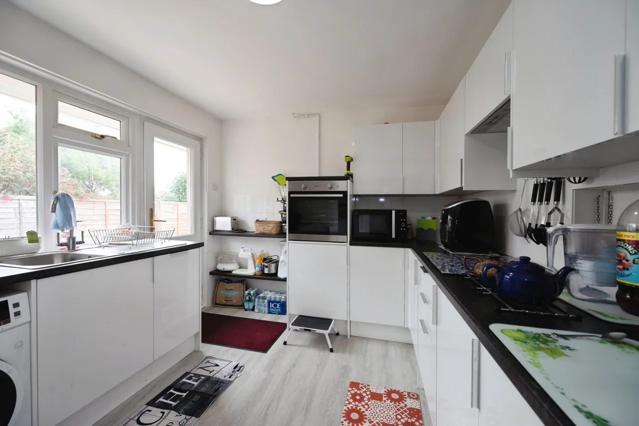 Eastoke Avenue, Hayling Island, PO11, photo 2