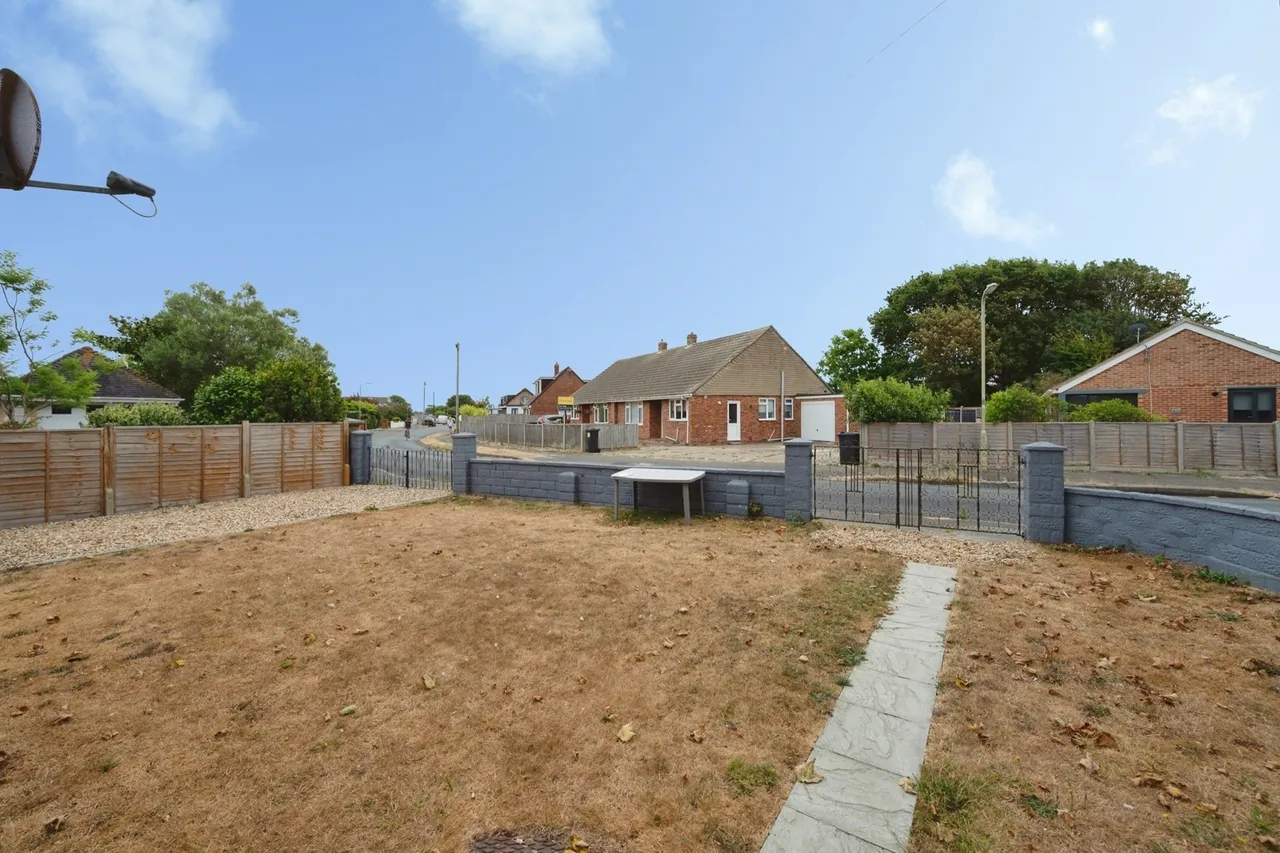 Eastoke Avenue, Hayling Island, PO11, photo 13