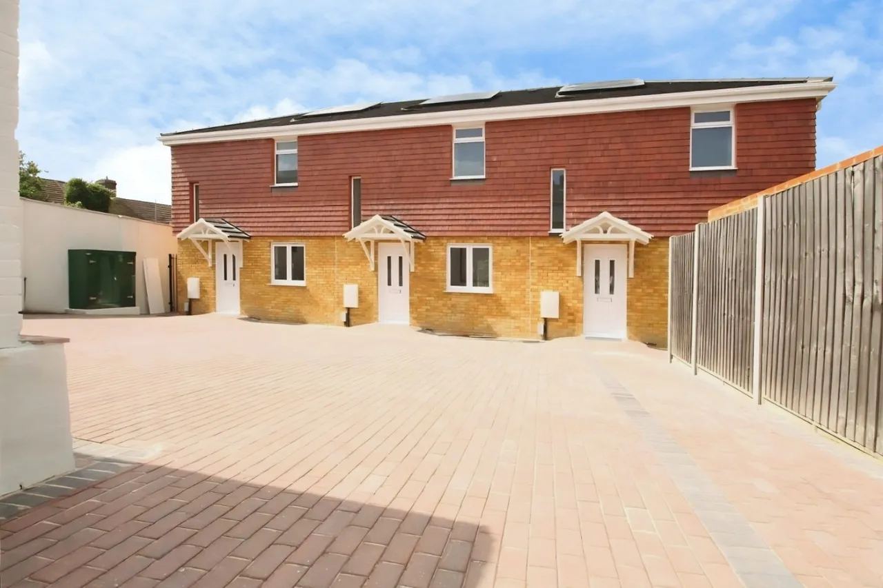 2 bed house to rent — Chalkpit Hill, Chatham