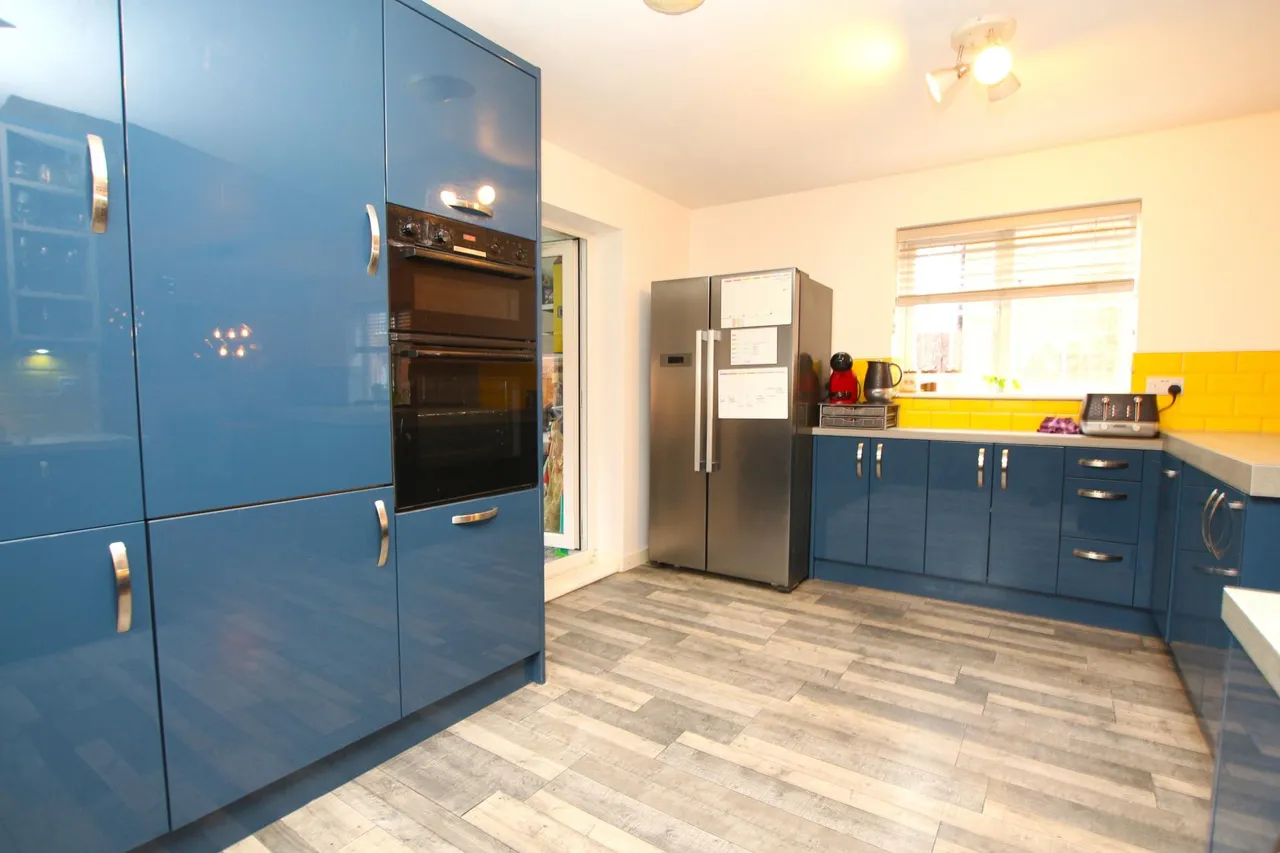 Bluebell Walk, Witham St Hughs, LN6, photo 6