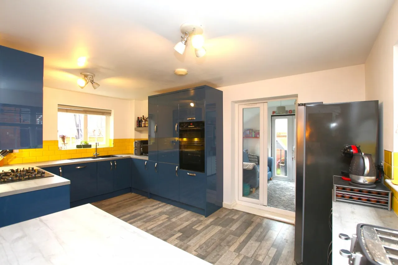 Bluebell Walk, Witham St Hughs, LN6, photo 4