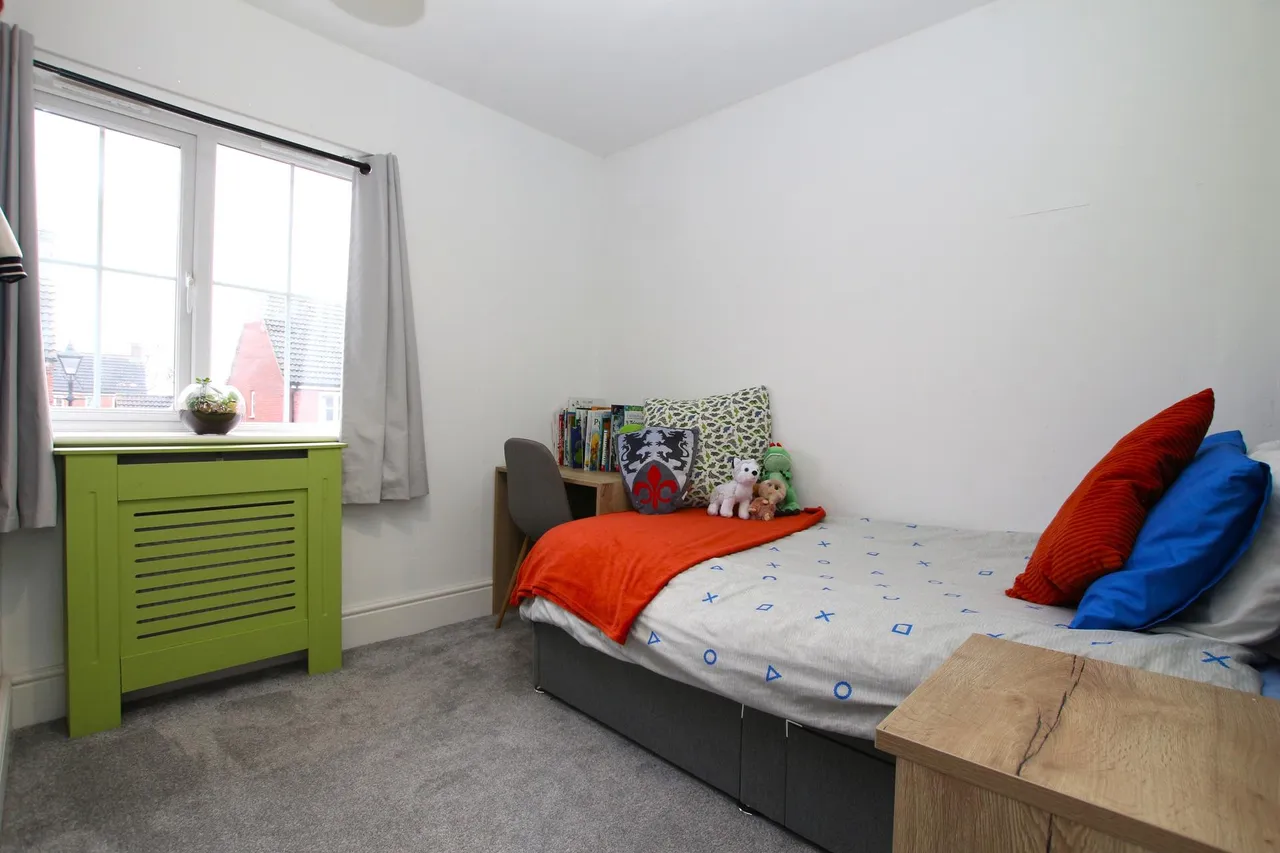 Bluebell Walk, Witham St Hughs, LN6, photo 16