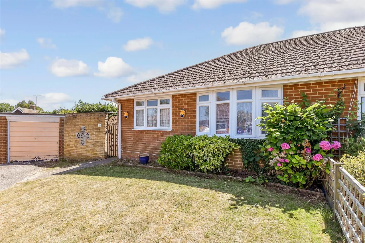 1 bed house for sale, Peak Drive, Eastry, CT13