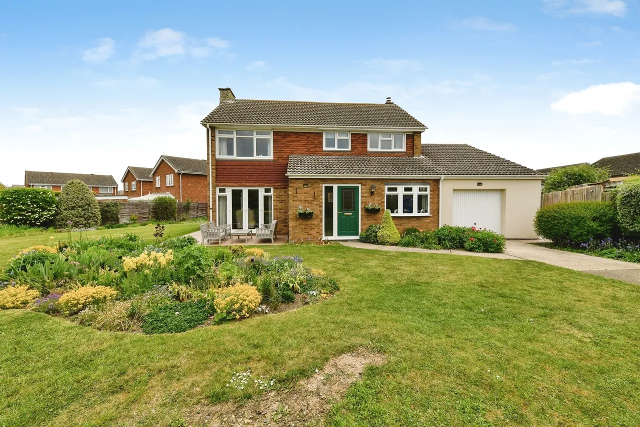 4 bed house for sale, Hoo Road, Meppershall, SG17
