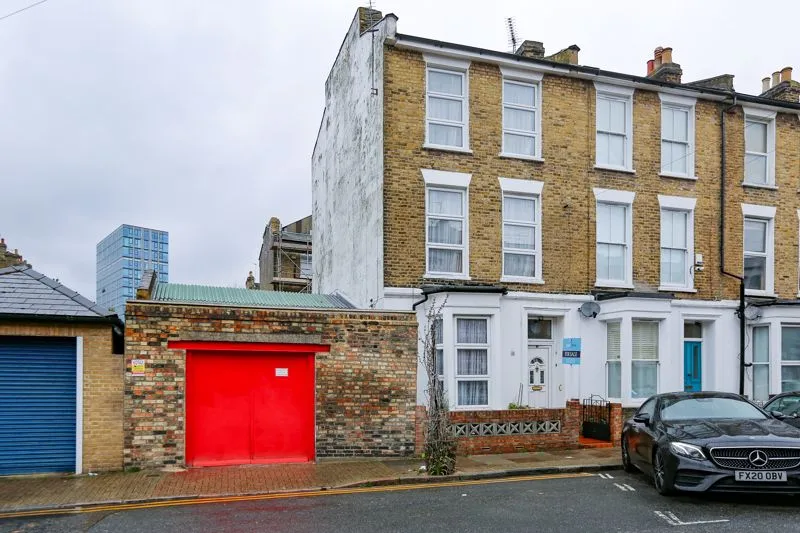 4 bed house for sale — Hargrave Road, London N19 5SH