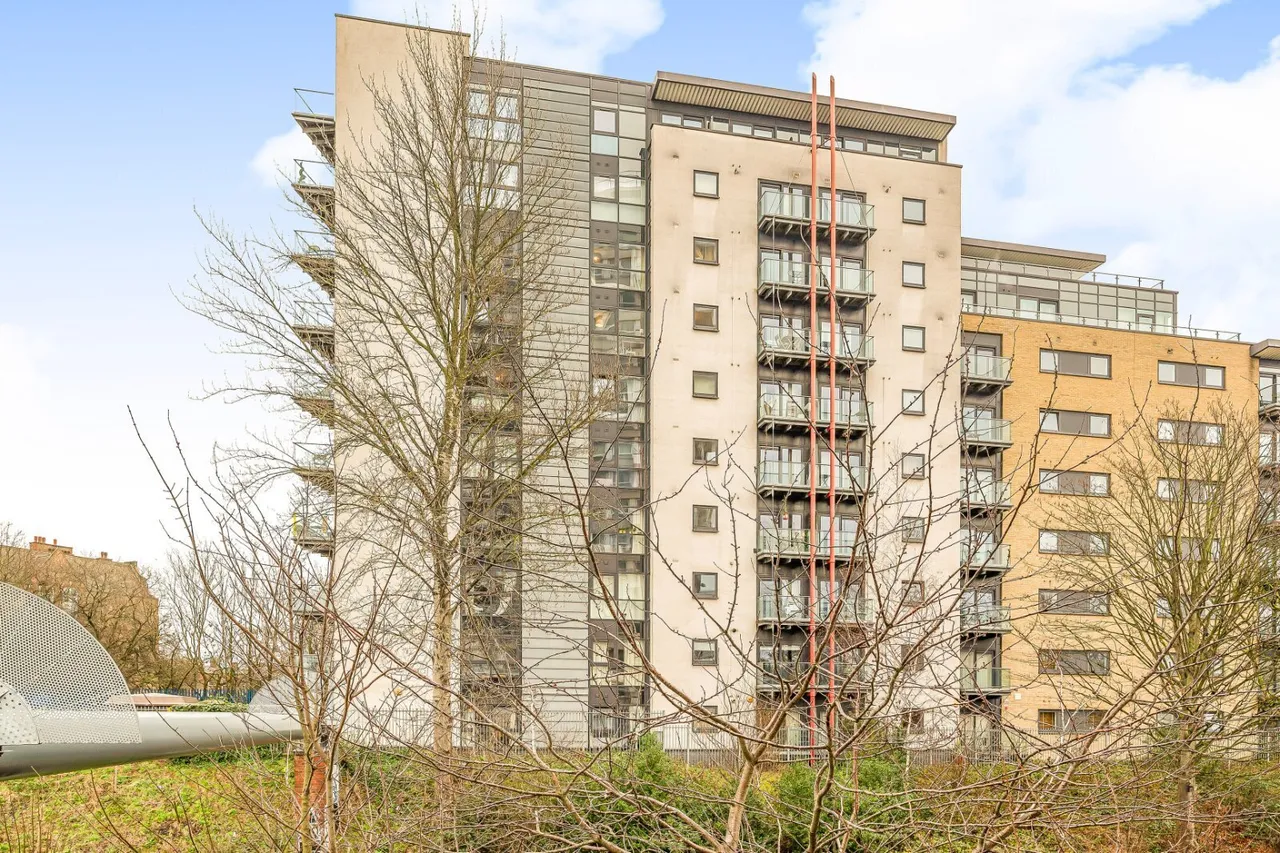 Commercial Road, London, E14, photo 6