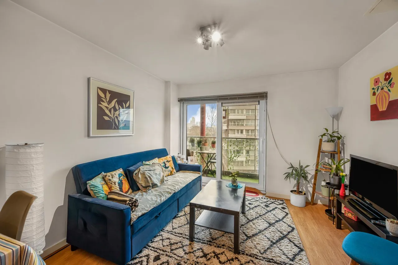 Commercial Road, London, E14, photo 11