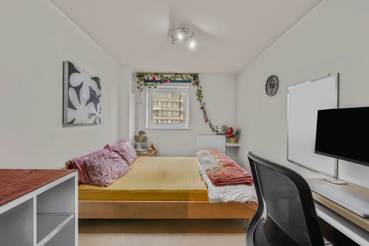 Commercial Road, London, E14, photo 10