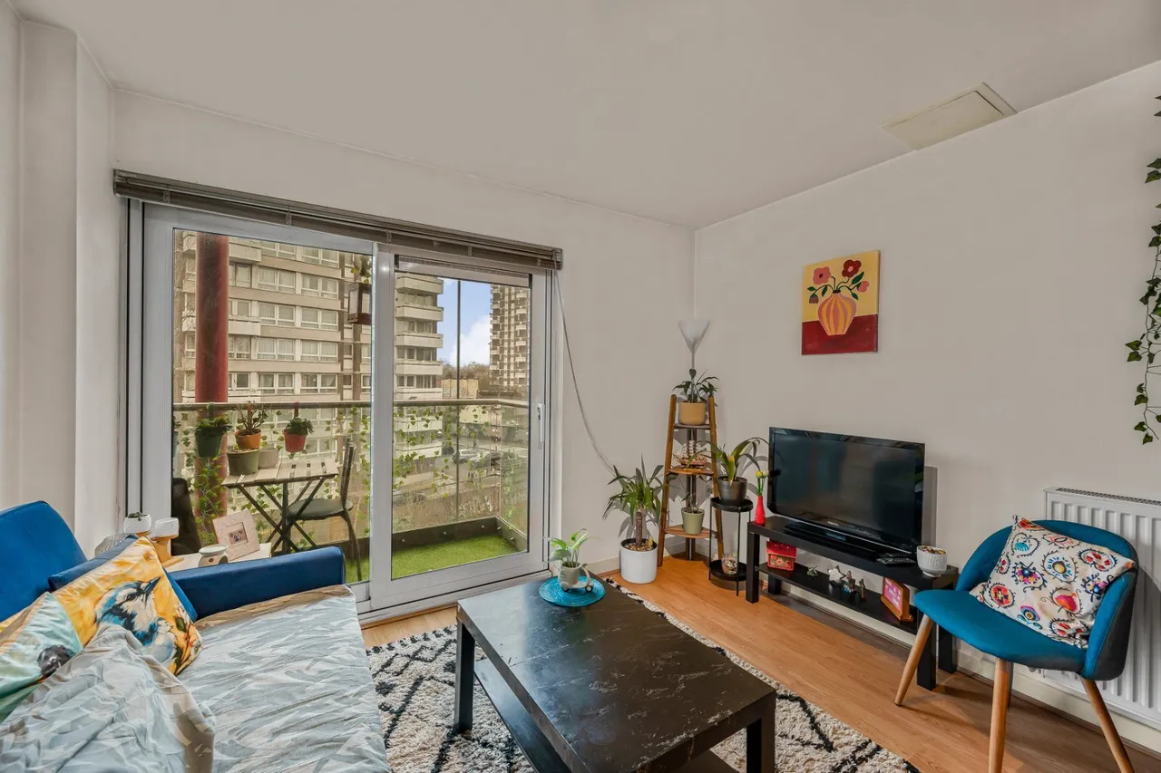 1 bed flat for sale, Commercial Road, London, E14