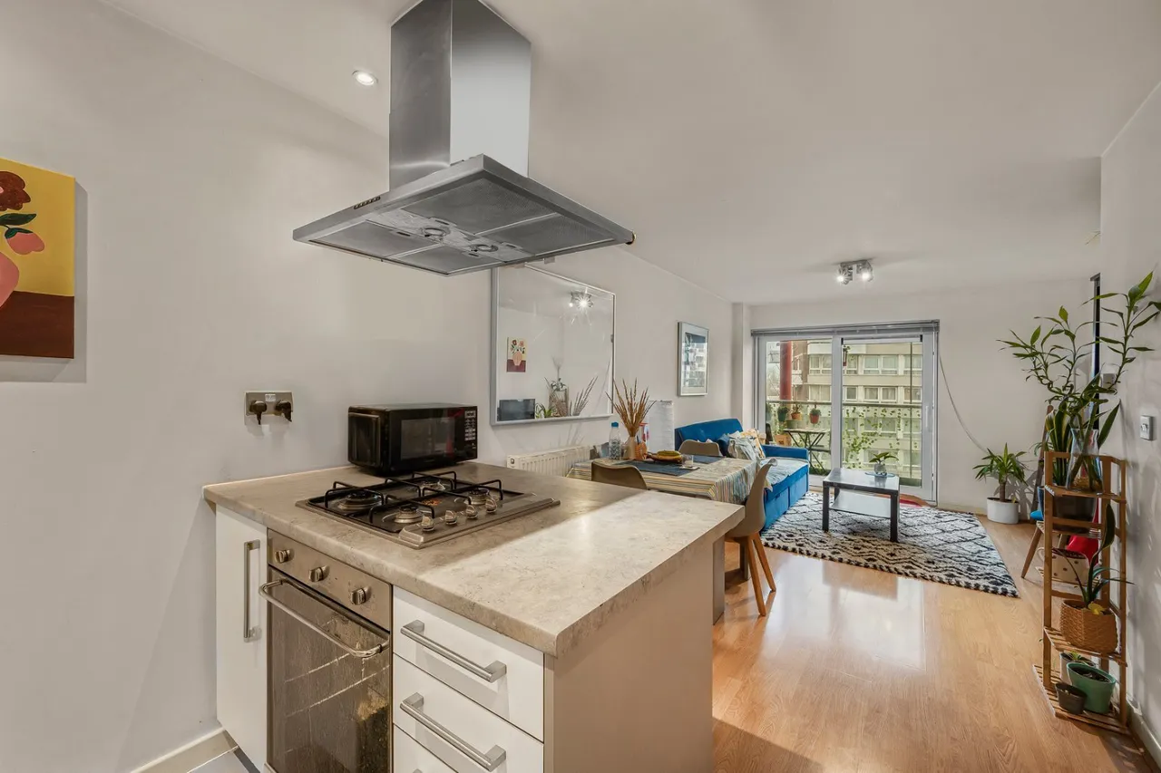 Commercial Road, London, E14, photo 3