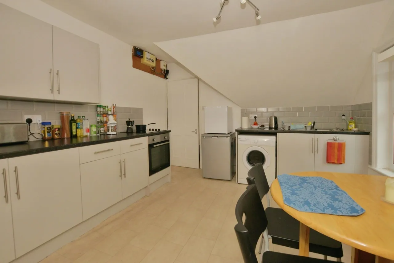 Cheriton Road, Folkestone, Kent, CT19, photo 4