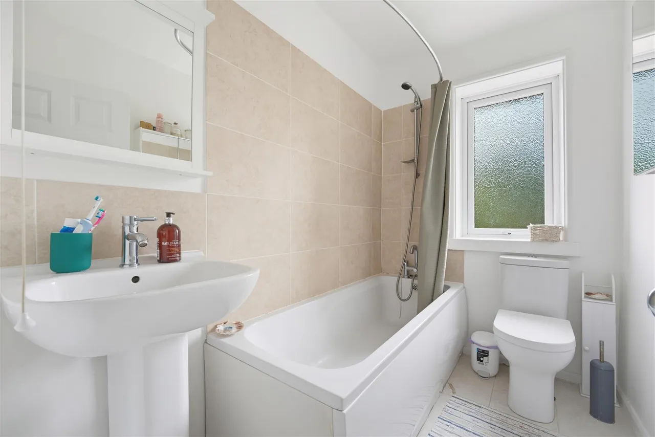 Greatdown Road, Hanwell, photo 10