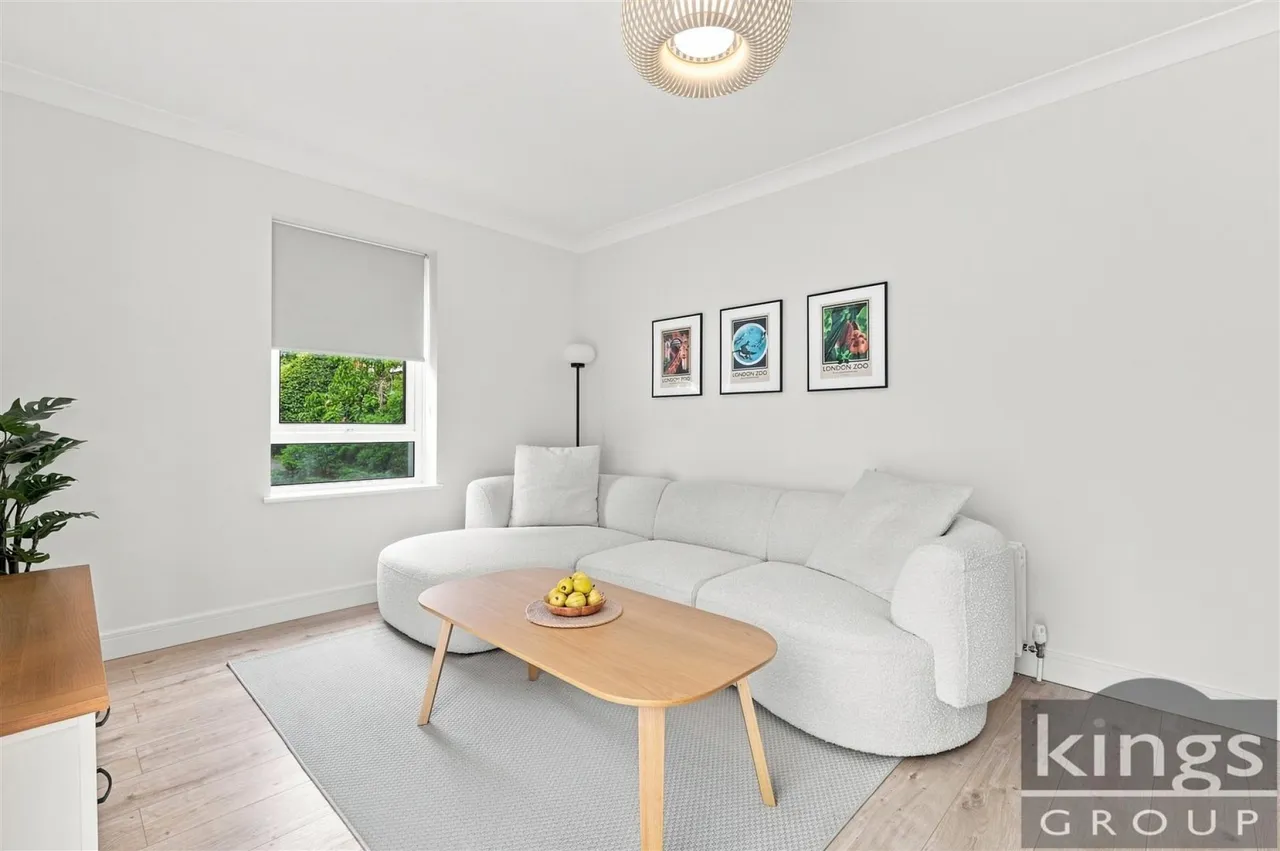 Harris Close, Enfield, photo 5