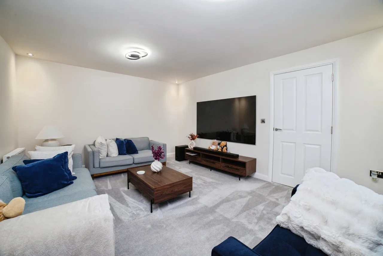 Grasshopper Green, SUTTON-IN-ASHFIELD, Nottinghamshire, NG17, photo 4