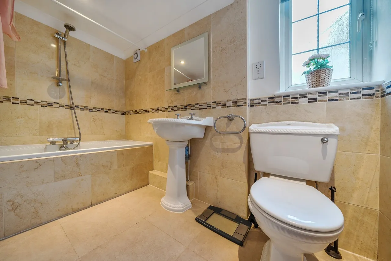 Huntercombe Lane North, Taplow, SL6, photo 16
