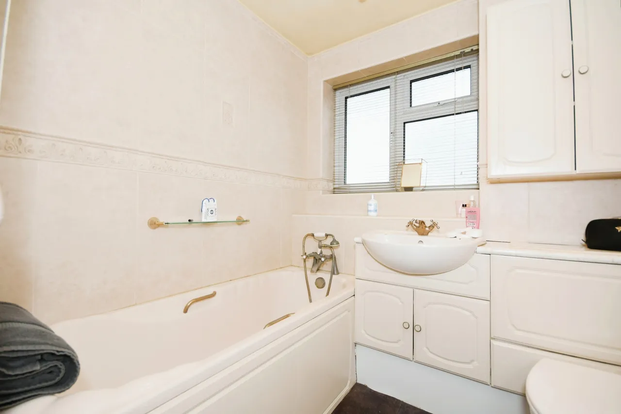 Hedley Drive, Brimington, S43, photo 15