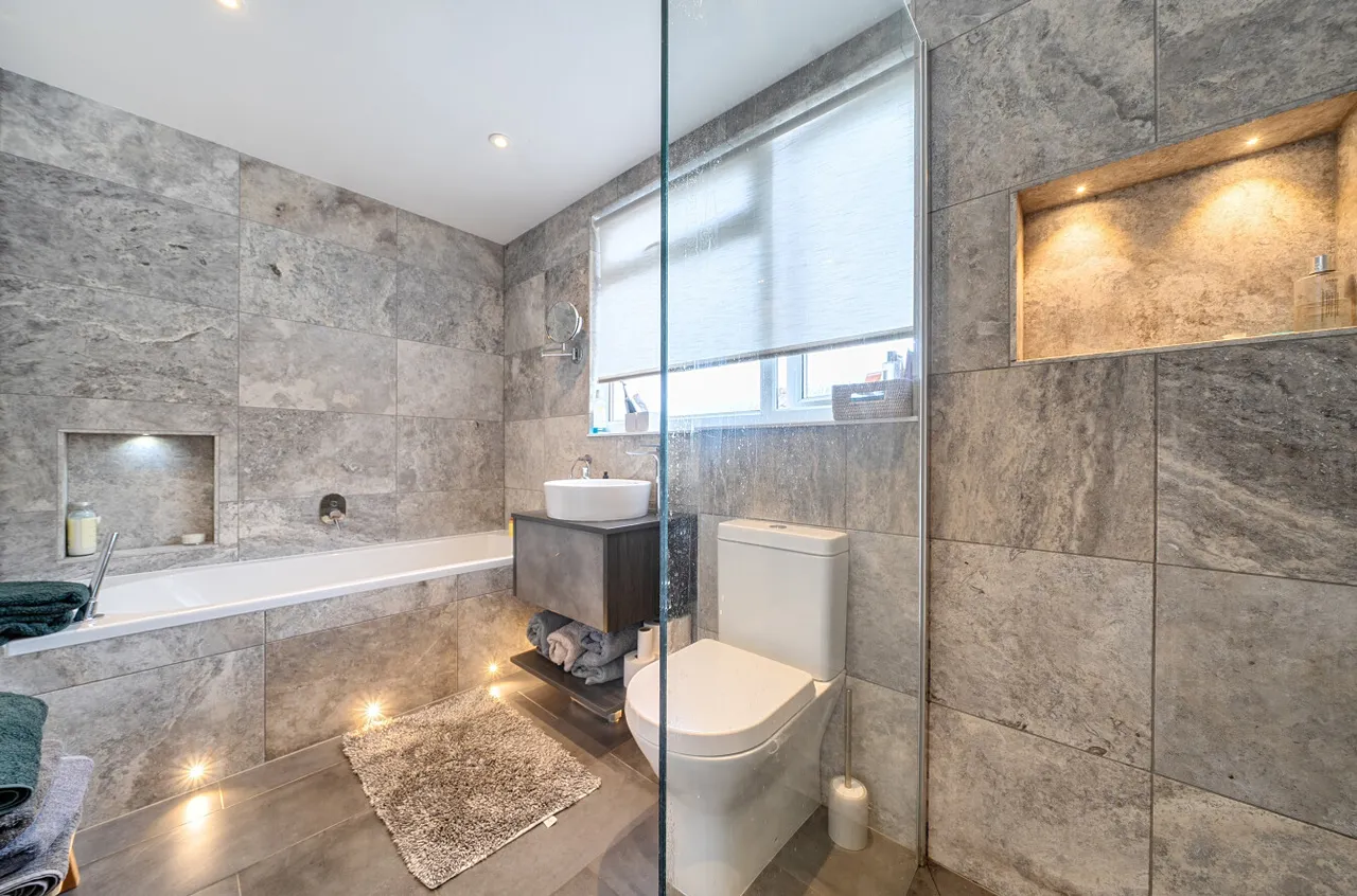 Rosefield Gardens, Ottershaw, KT16, photo 14