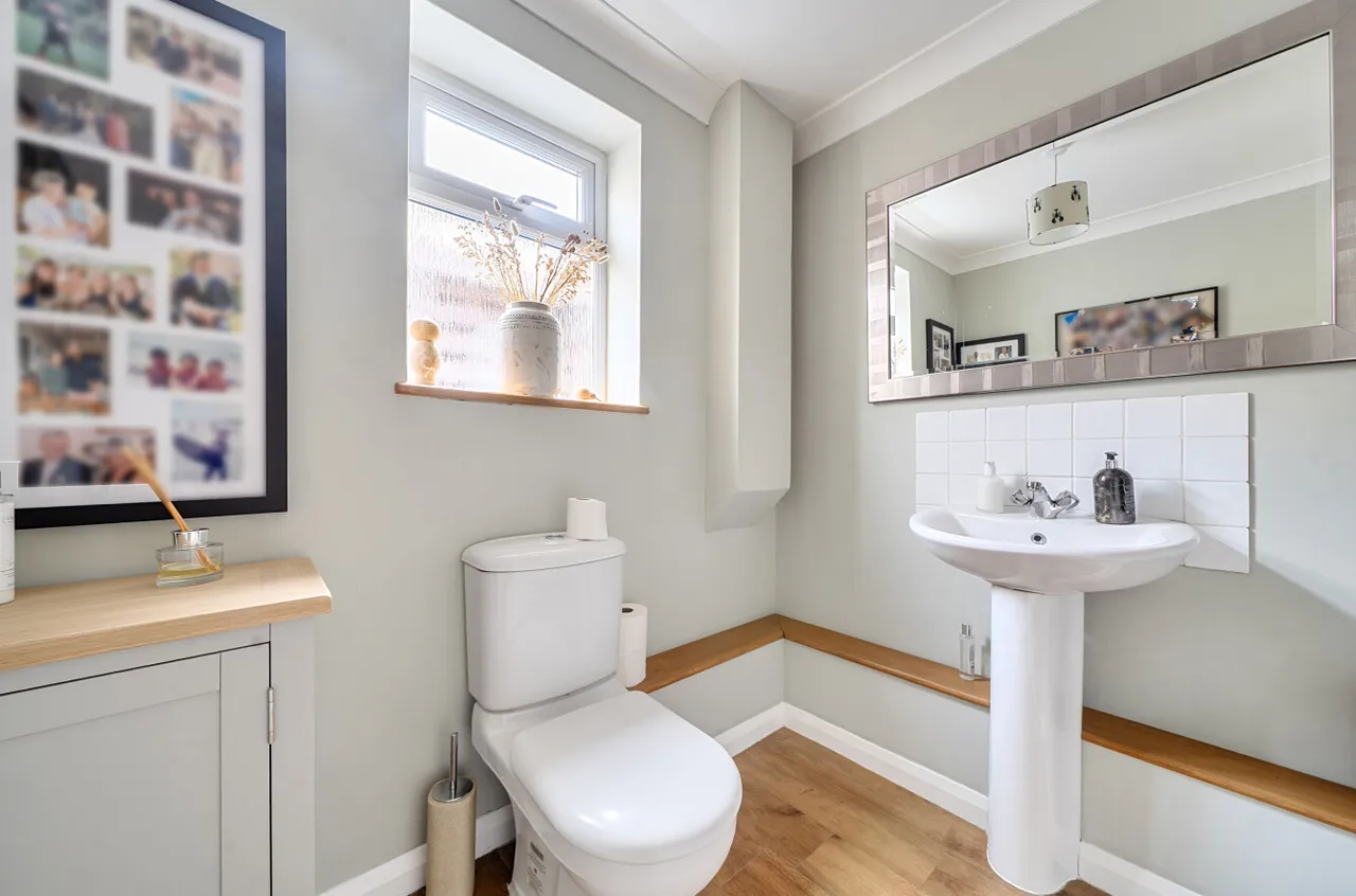 Rosefield Gardens, Ottershaw, KT16, photo 15