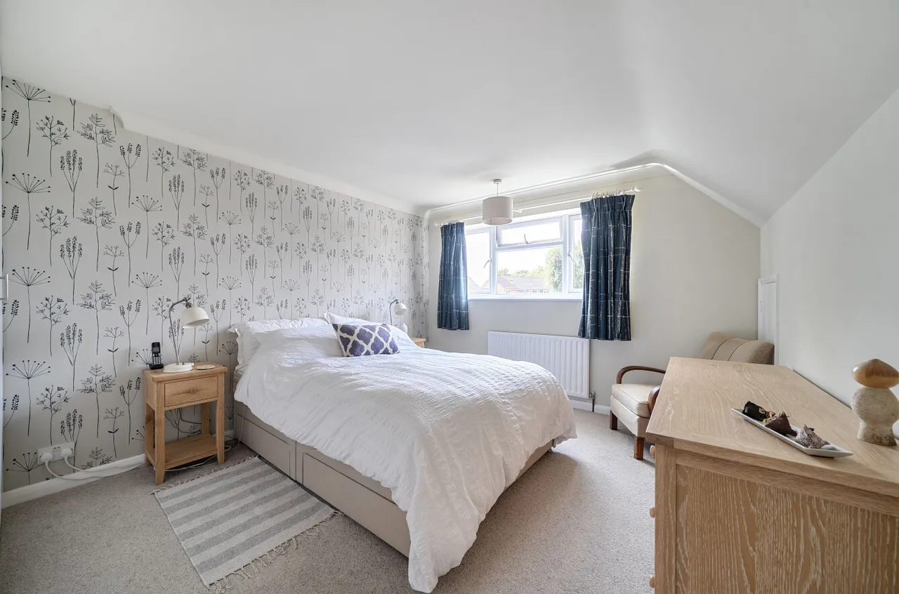 Rosefield Gardens, Ottershaw, KT16, photo 17