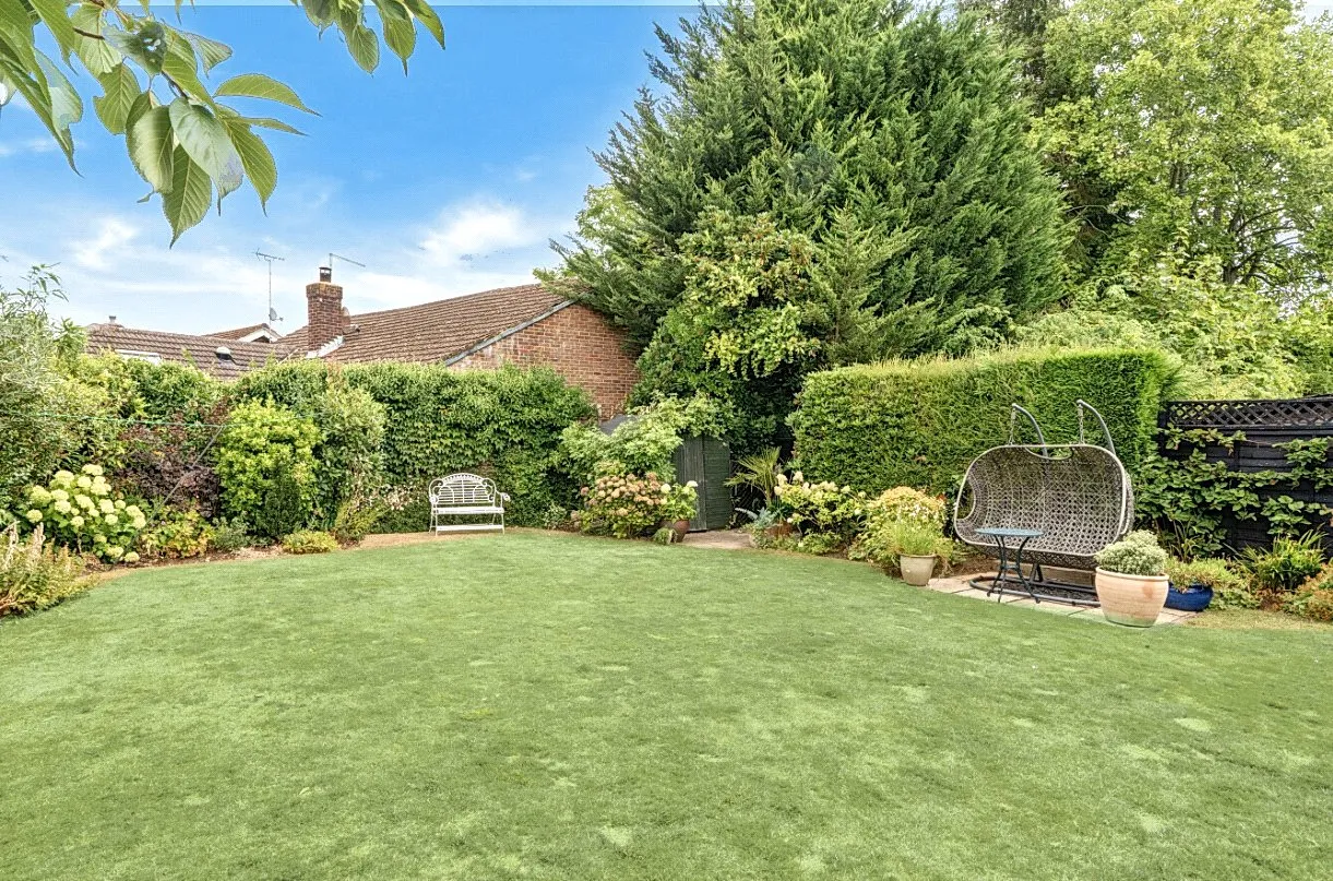 Rosefield Gardens, Ottershaw, KT16, photo 21