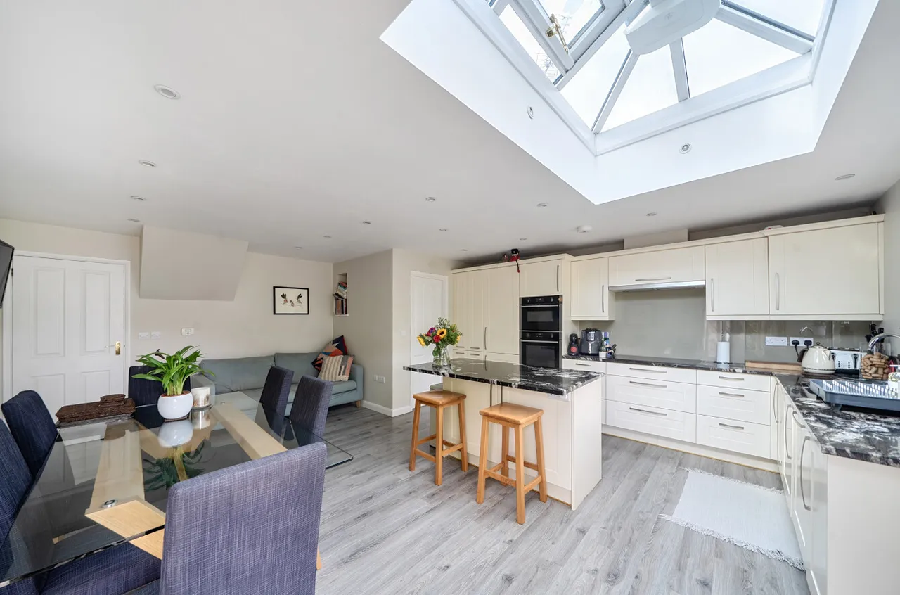 Rosefield Gardens, Ottershaw, KT16, photo 4
