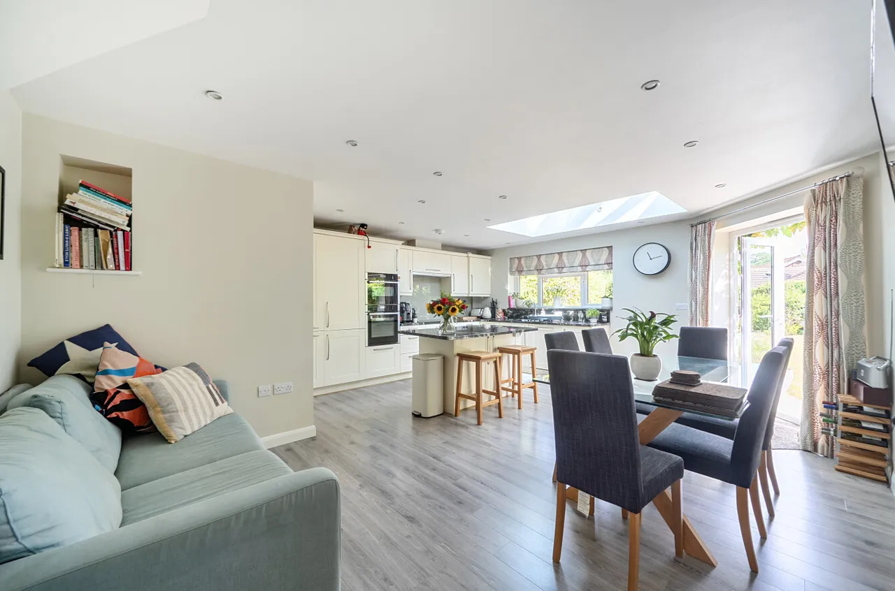 Rosefield Gardens, Ottershaw, KT16, photo 2