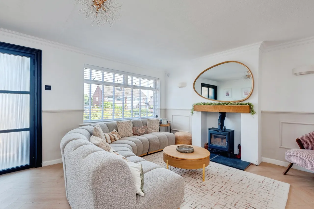 Arklow Drive, Hale Village, L24, photo 4