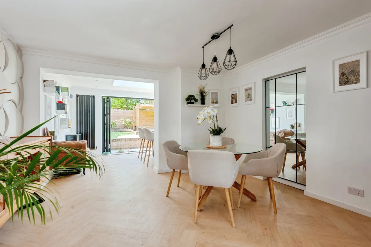 Arklow Drive, Hale Village, L24, photo 6