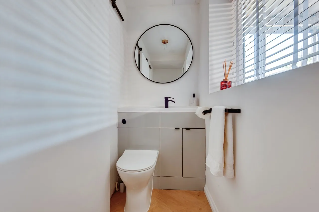 Arklow Drive, Hale Village, L24, photo 9