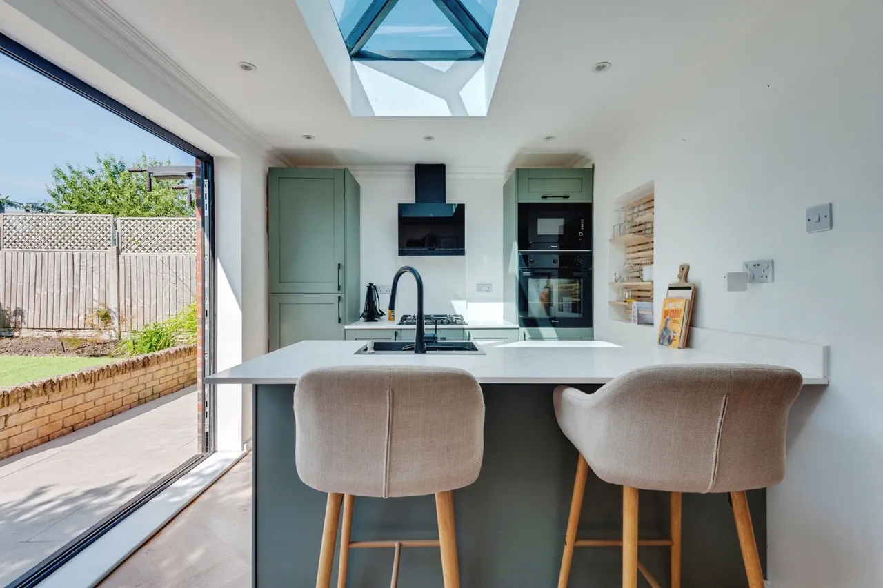 Arklow Drive, Hale Village, L24, photo 13