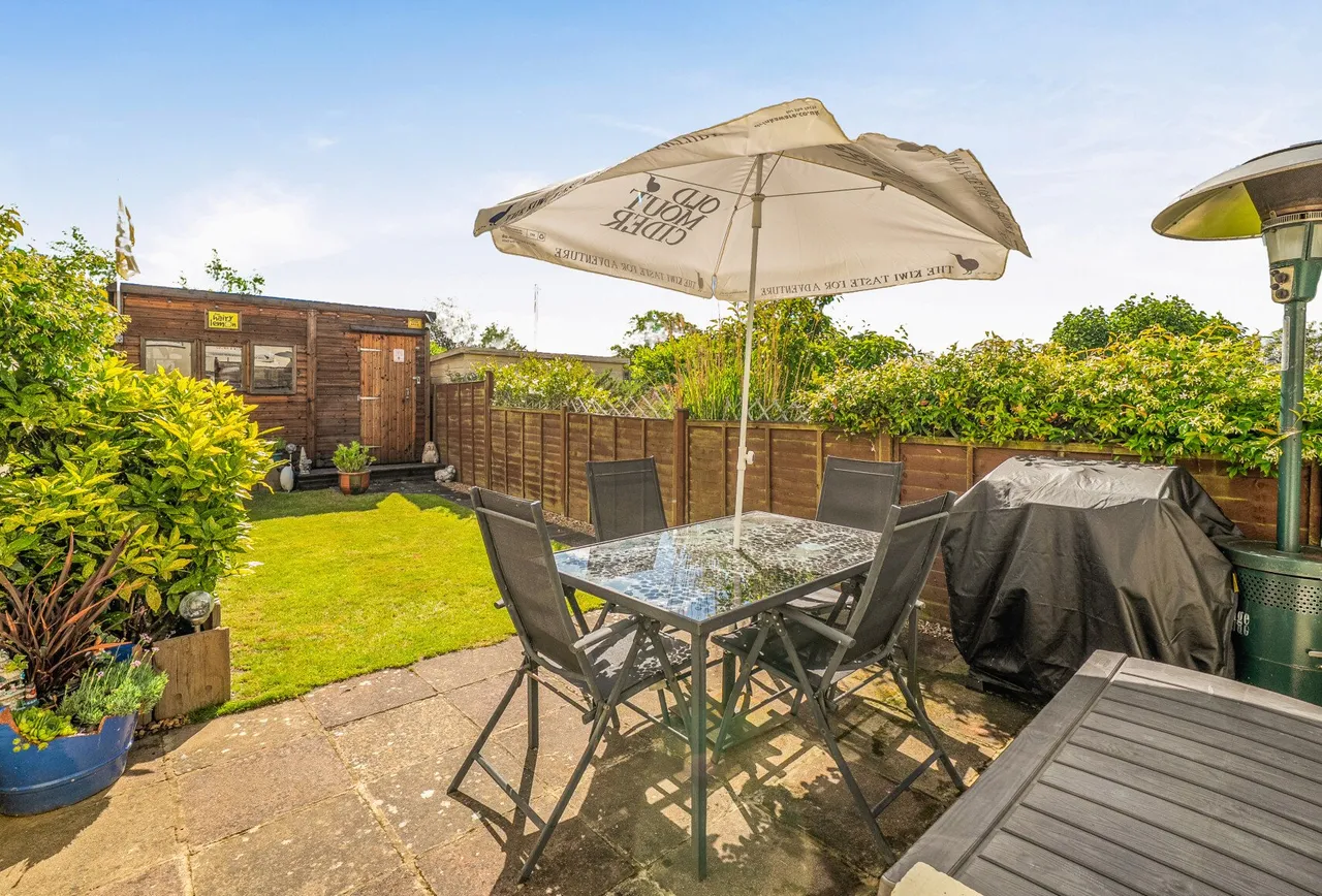 Springfield Road, Gloucestershire, Cashes Green, GL5 4RE, photo 2