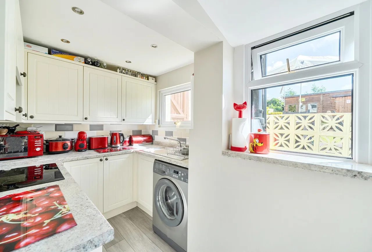 Springfield Road, Gloucestershire, Cashes Green, GL5 4RE, photo 6