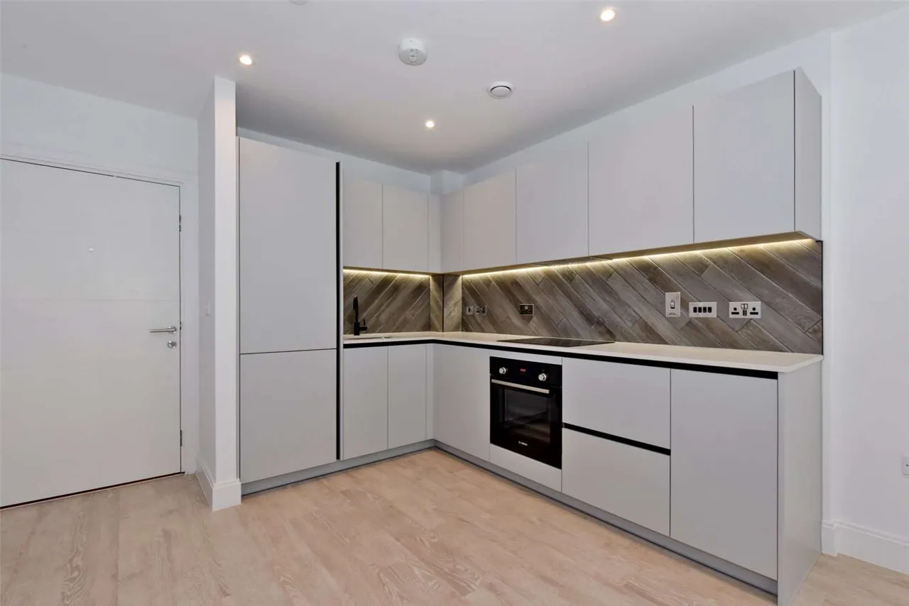 Memorial Avenue, Slough, SL1, photo 6