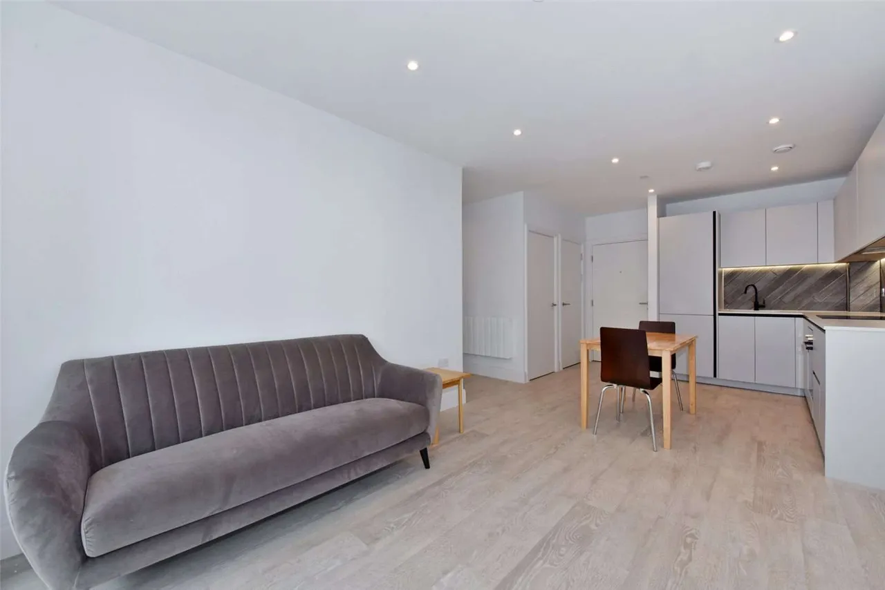 Memorial Avenue, Slough, SL1, photo 9
